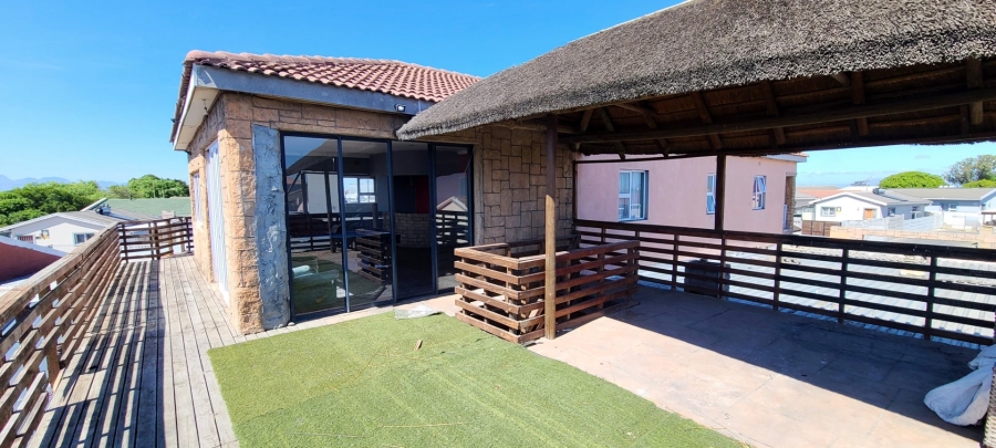 5 Bedroom Property for Sale in Malibu Village Western Cape